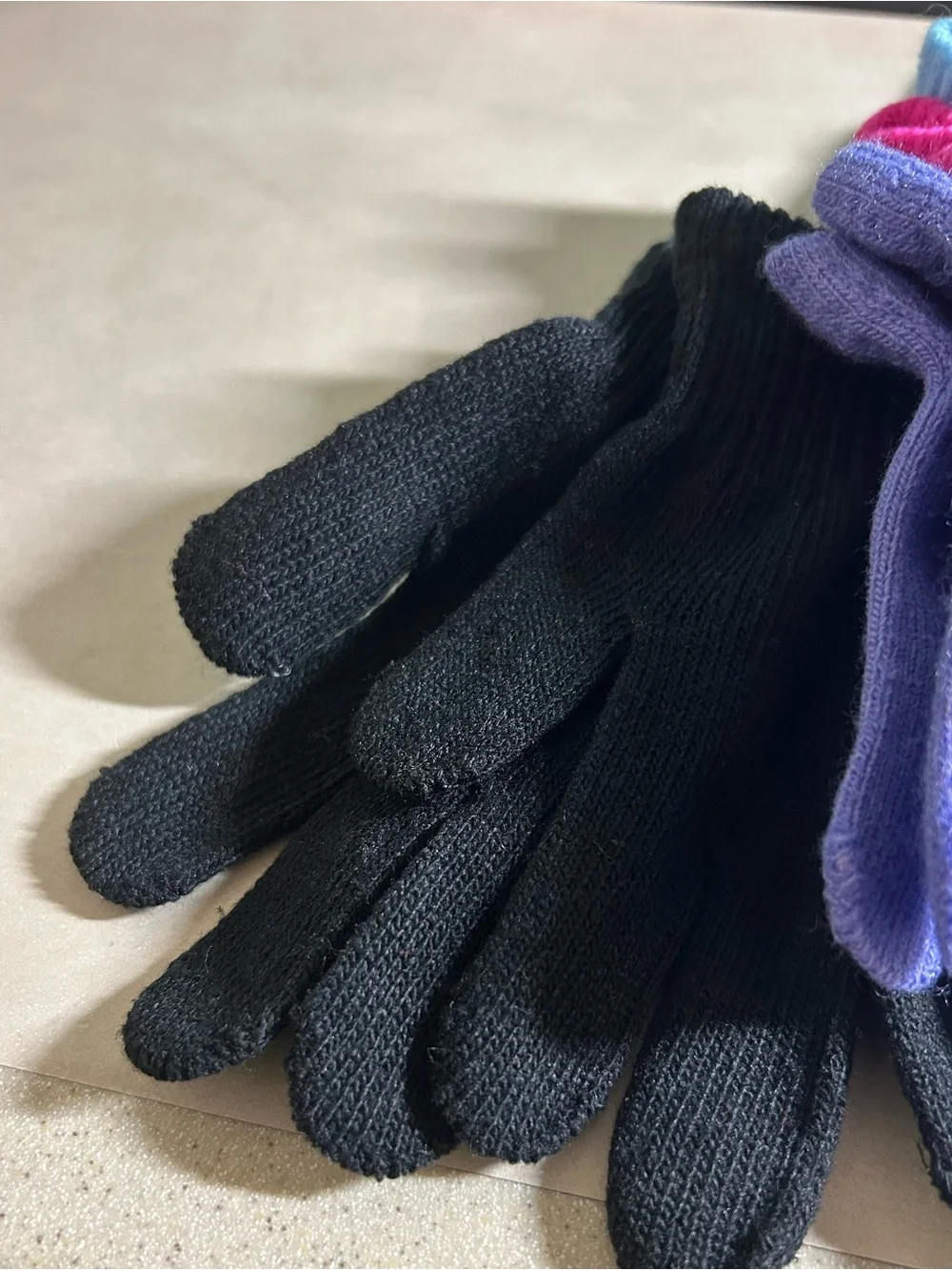 Kids' 4-Pack Knit Gloves - Blue, Pink, Purple, Black